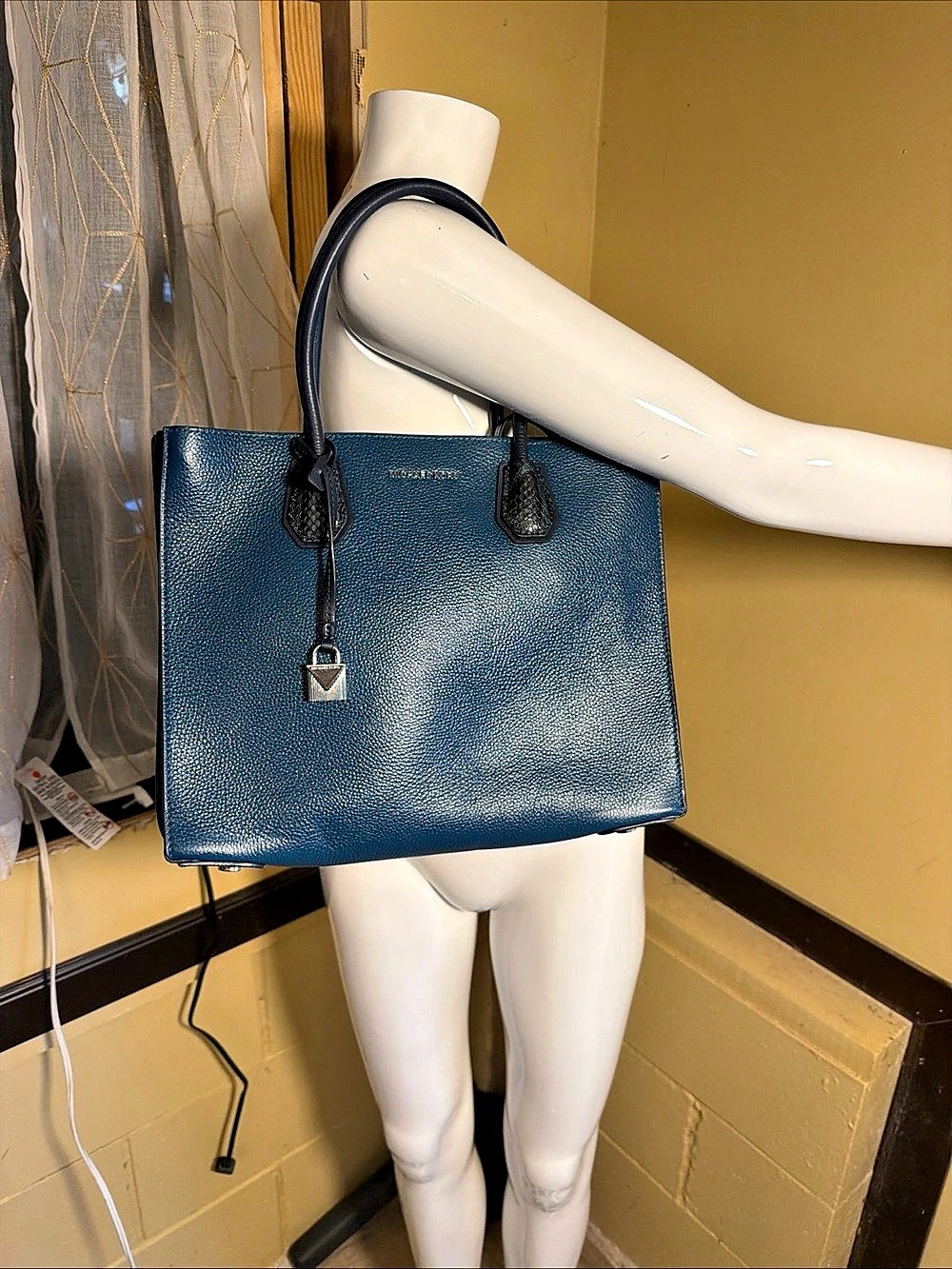 Michael Kors Mercer Pebbled Leather Accordion Tote Bag Blue & Black